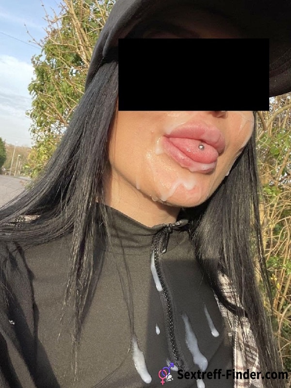 Schwarzhaarige geile Bläserin mit Sperma im Gesicht und Zungenpiercing sucht Blowjob Treffen in Berlin